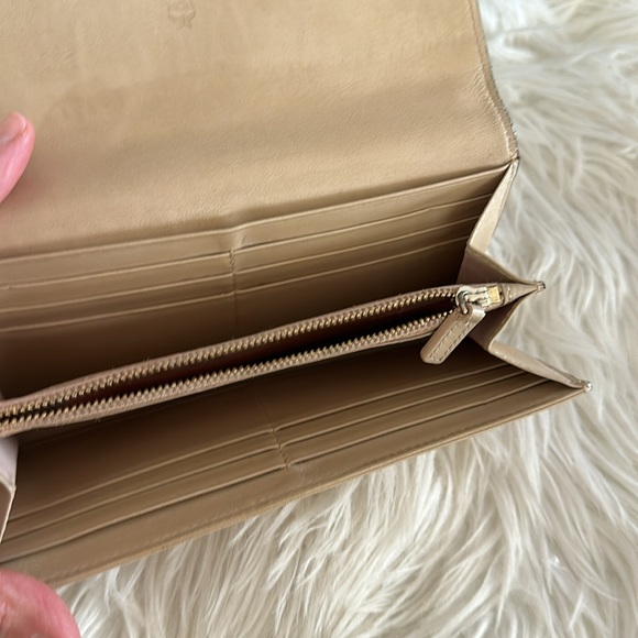 Beautiful MCM wallet - Picture 3 of 5